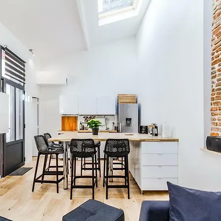 Apartment Hypercentre, Chartreuse/loft T3 Renove, Petit Dejeuner Offert *